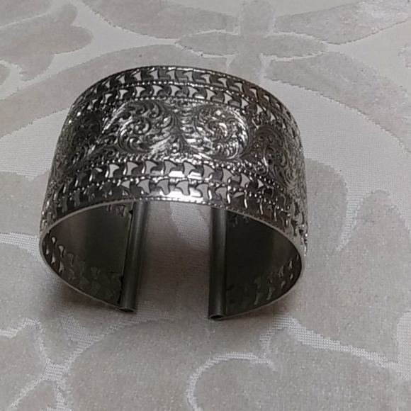 Jewelry - Picture 2 of 4